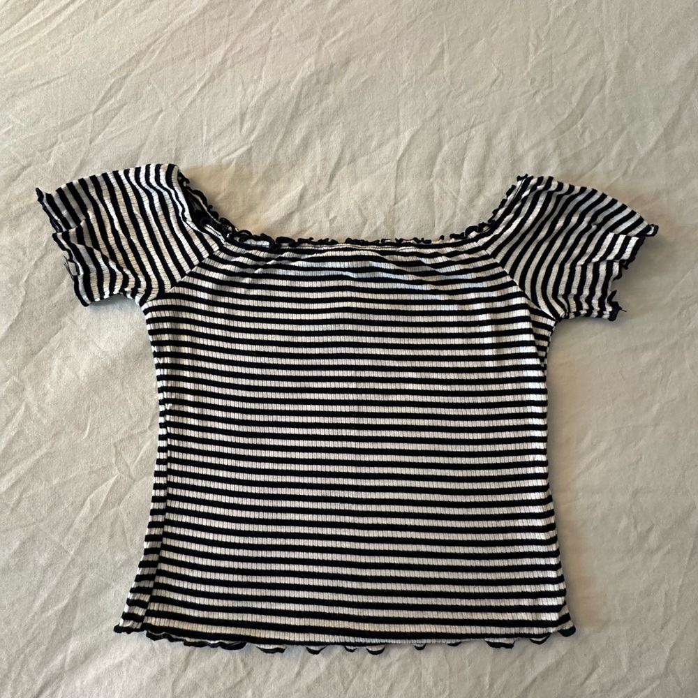 Ambiance Juniors Navy Blue Stripe Crop Top. Size small